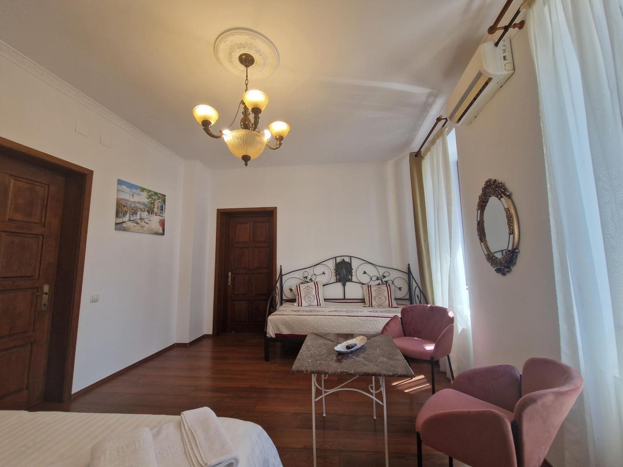 Vila 5* Royal House Near Unirii Square Kluž Exteriér fotografie
